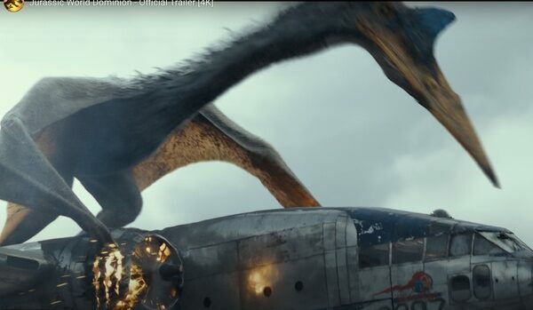 Quetzalcoatlus appears to tear the plane apart in Jurassic World Dominion.